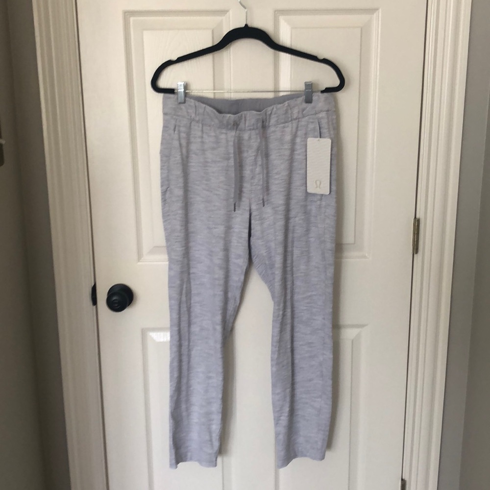 Lululemon gray white on the fly pant size 10